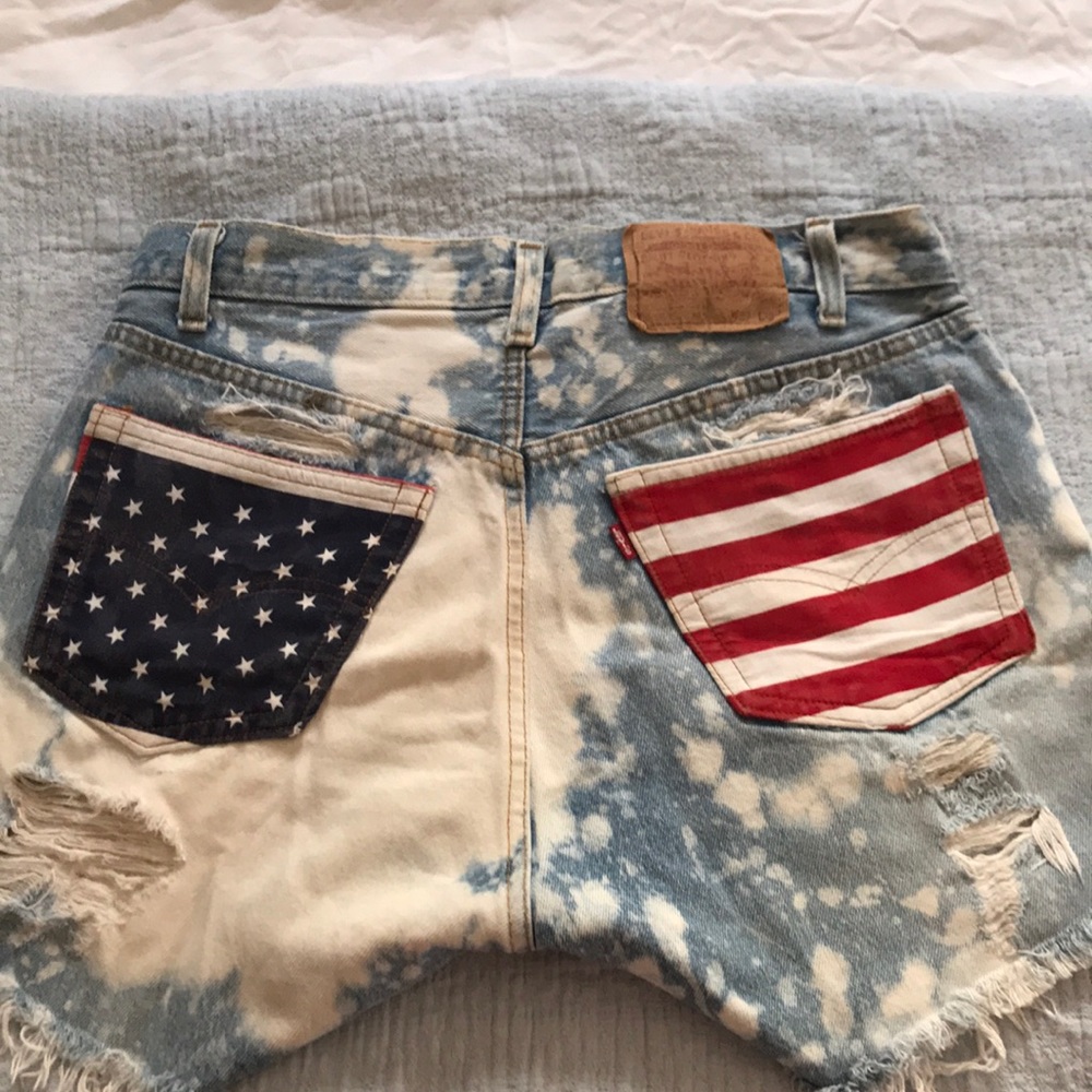 Levi’s destroyed cut off